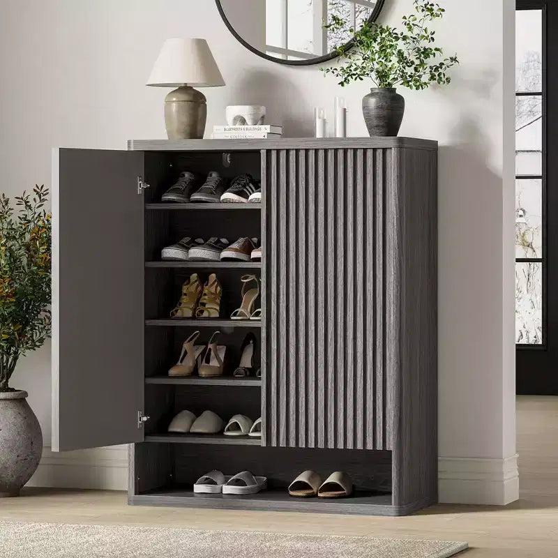Scarpiera da 80 cm con ripiani regolabili, mobile portascarpe in legno con ante scanalate per ingresso e soggiorno