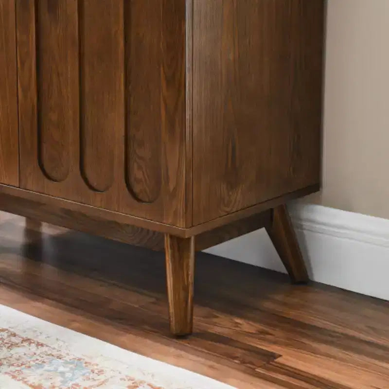 Madia a 2 ante con gambe in legno massello e maniglie dorate, stile Mid-Century Modern, 81 cm