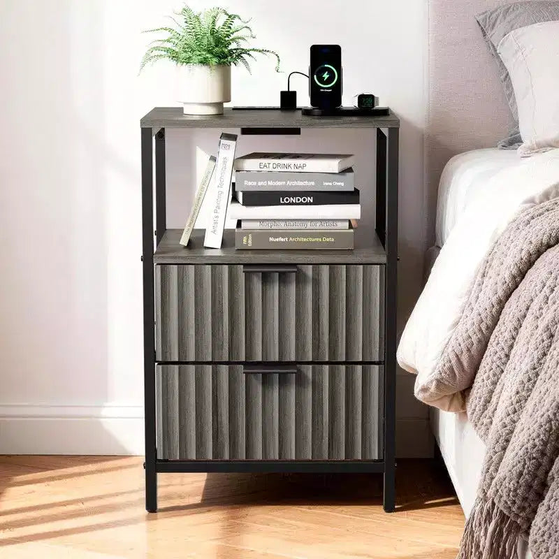 Comodino largo 38 cm con 2 cassetti, 1 ripiano e presa di corrente USA – 6 opzioni di colore