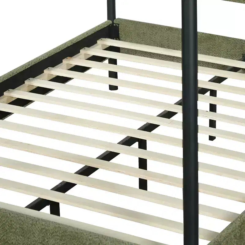 Struttura letto a baldacchino imbottita in Bouclé con testiera curva | Ferro e legno | Nessuna rete a molle necessaria