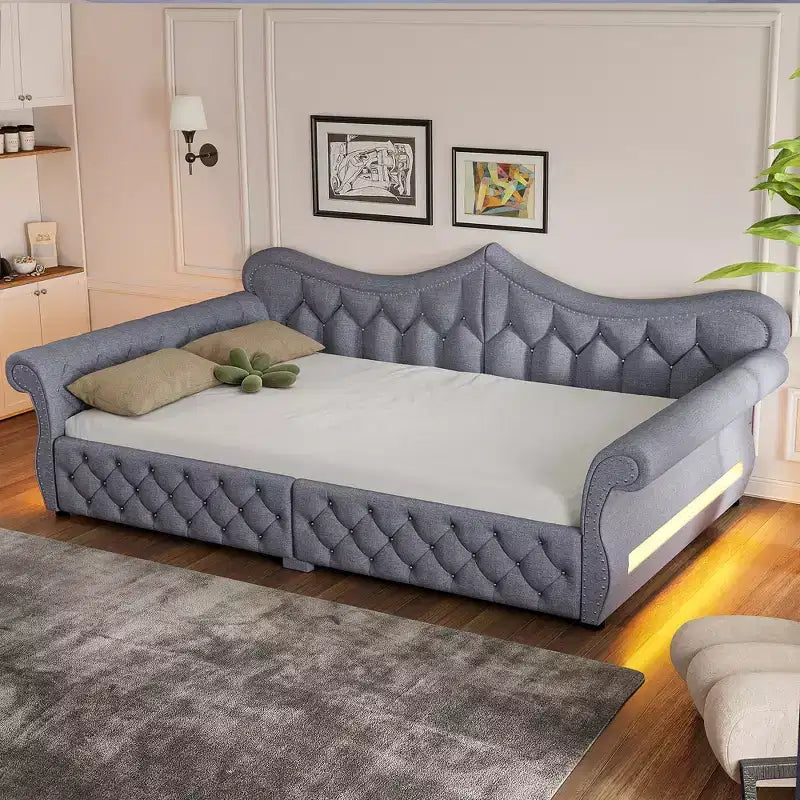 Letto a Divano Imbottito Queen Size con Illuminazione a LED – Rifinitura con Borchie, Schienale in Lino Trapuntato, Capacità 272 kg
